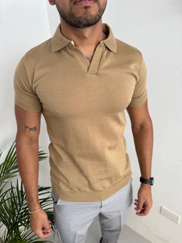 CAMISA TEJIDA CUELLO V CAQUI