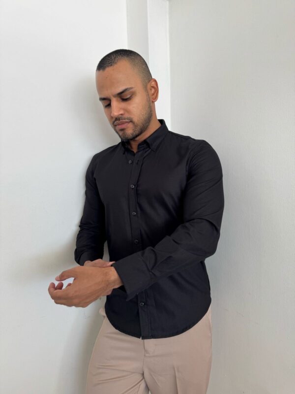 CAMISA MANGAS LARGAS NEGRA