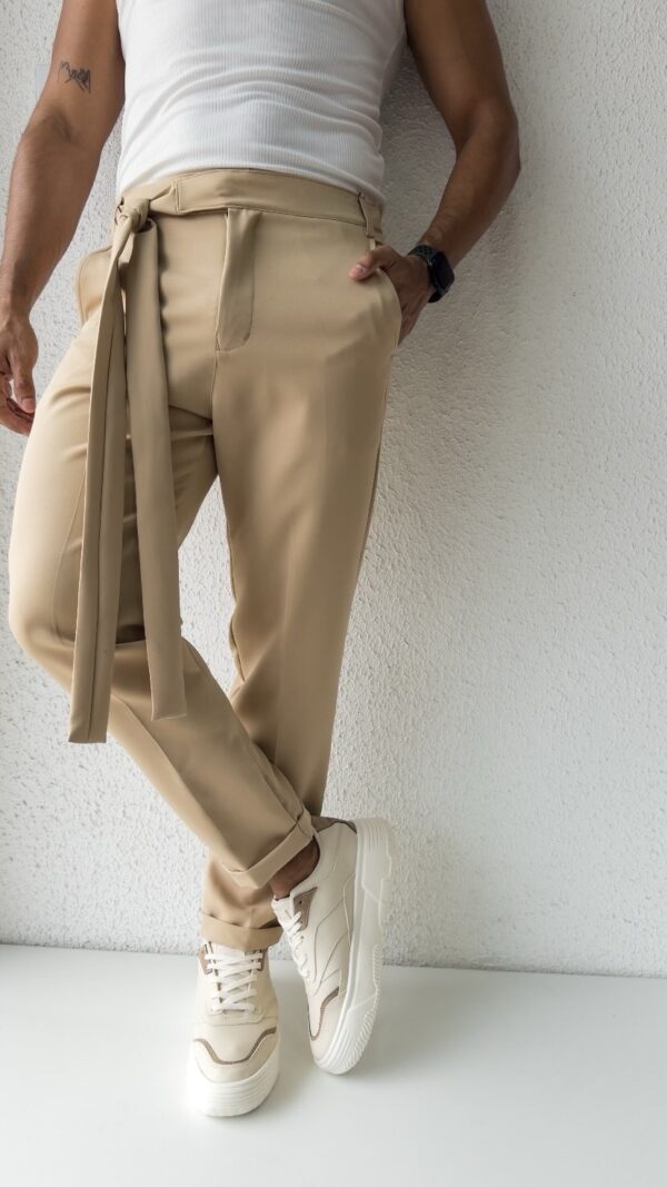 PANTALÓN CON TIRA CAQUI