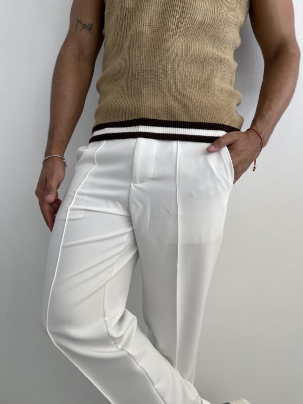 PANTALÓN PRETINA NORMAL CON LÍNEA BLANCO