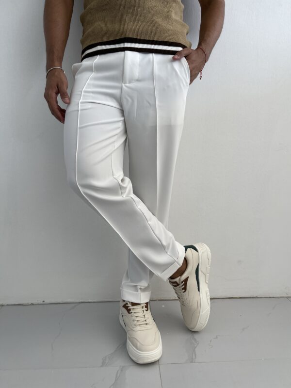 PANTALÓN PRETINA NORMAL CON LÍNEA BLANCO