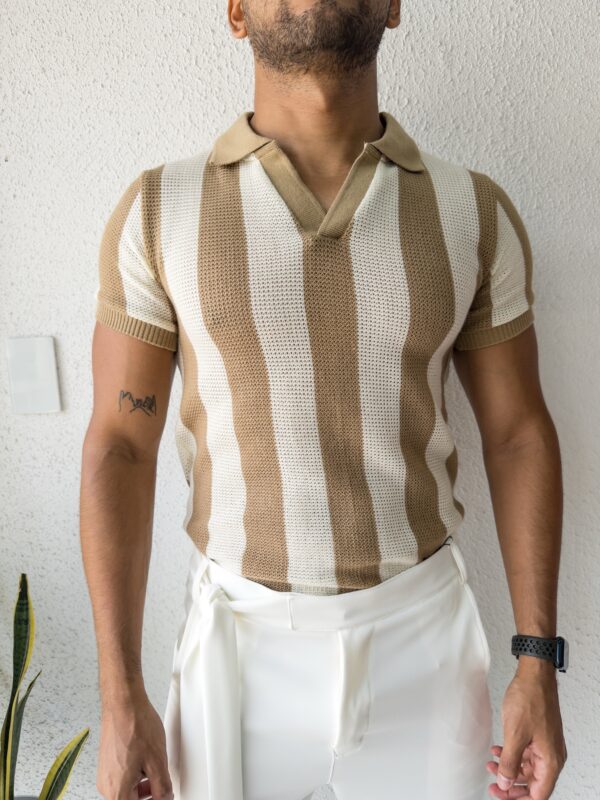 CAMISA TEJIDA CUELLO V BLANCO/CAQUI