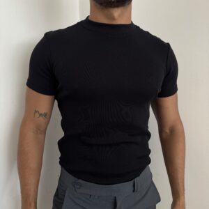 CAMISETA SLIM FIT NEGRA
