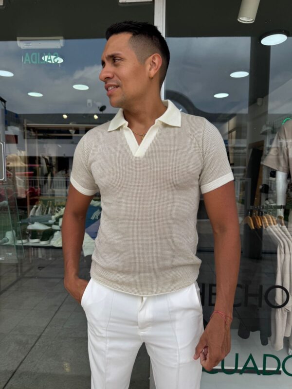 CAMISA TEJIDA CUELLO V CAQUI