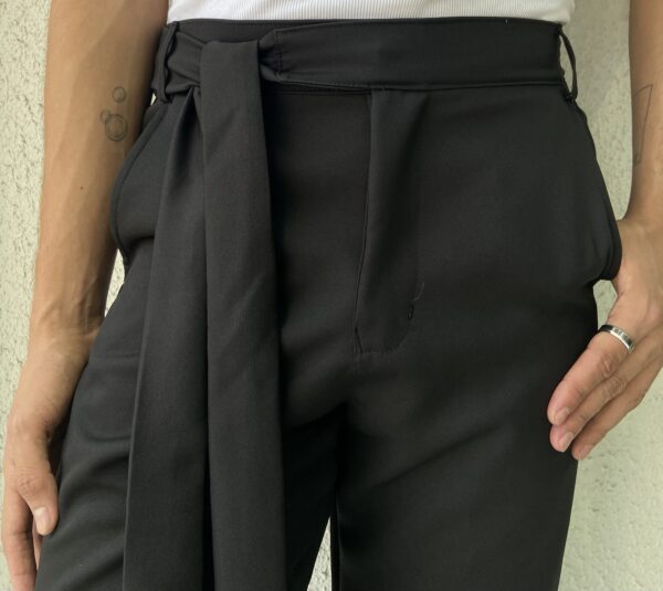PANTALON CON TIRA NEGRO