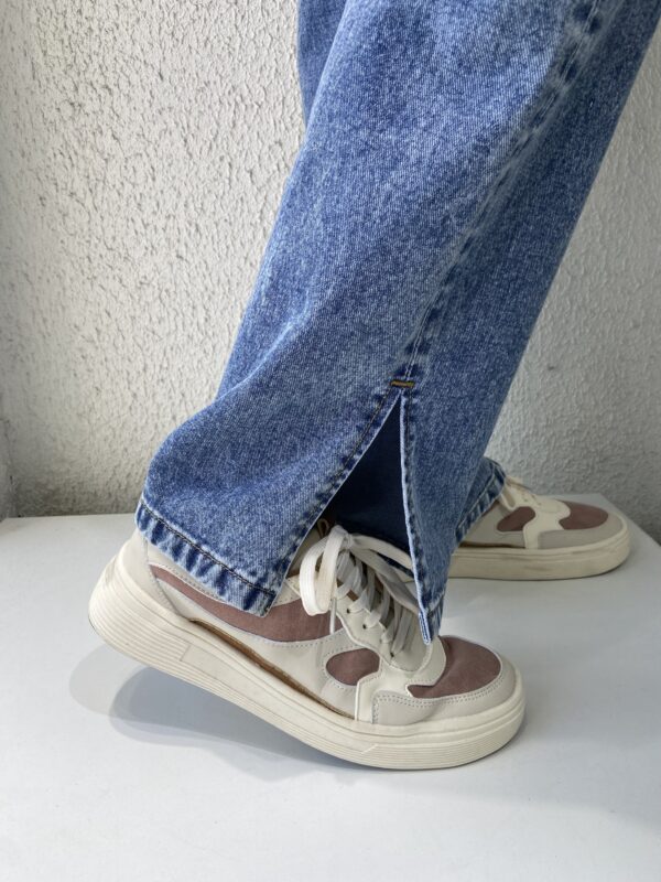 JEAN OVERSIZED CON ABERTURA AZUL