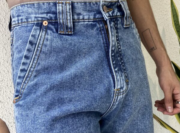 JEAN OVERSIZED CON ABERTURA AZUL