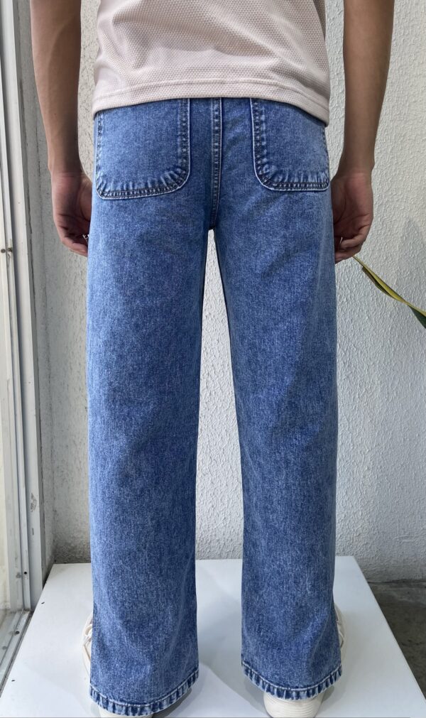 JEAN OVERSIZED CON ABERTURA AZUL