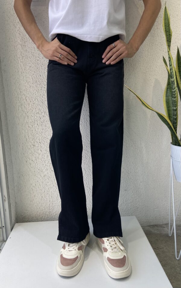JEAN OVERSIZED CON ABERTURA NEGRO