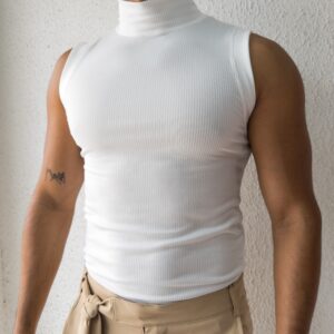 CAMISETA BÁSICA CON CUELLO BLANCA