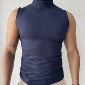CAMISETA BÁSICA CON CUELLO AZUL