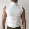 CAMISETA BÁSICA CON CUELLO BLANCA
