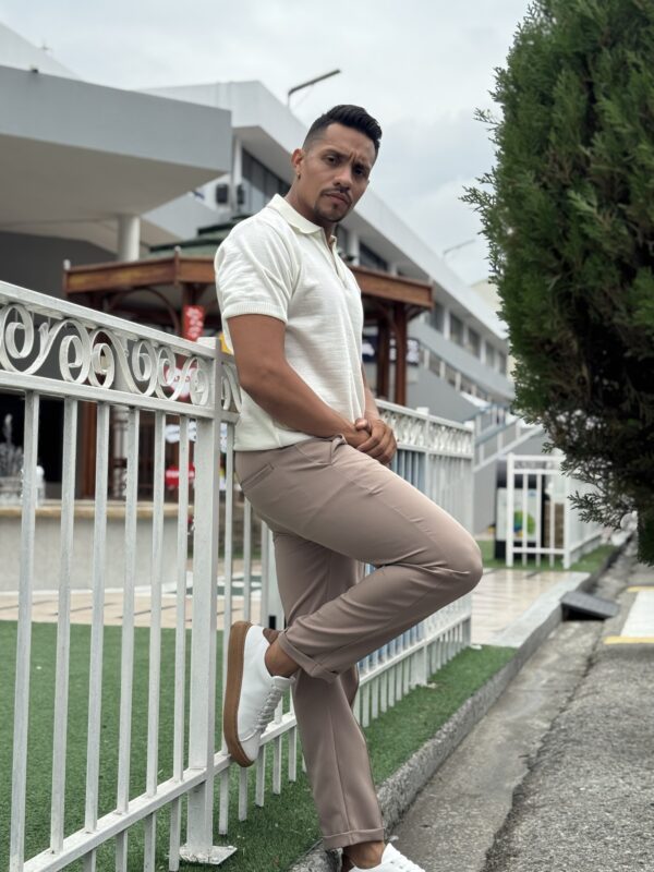 PANTALON PRETINA NORMAL CON LÍNEA CHOCOLATE